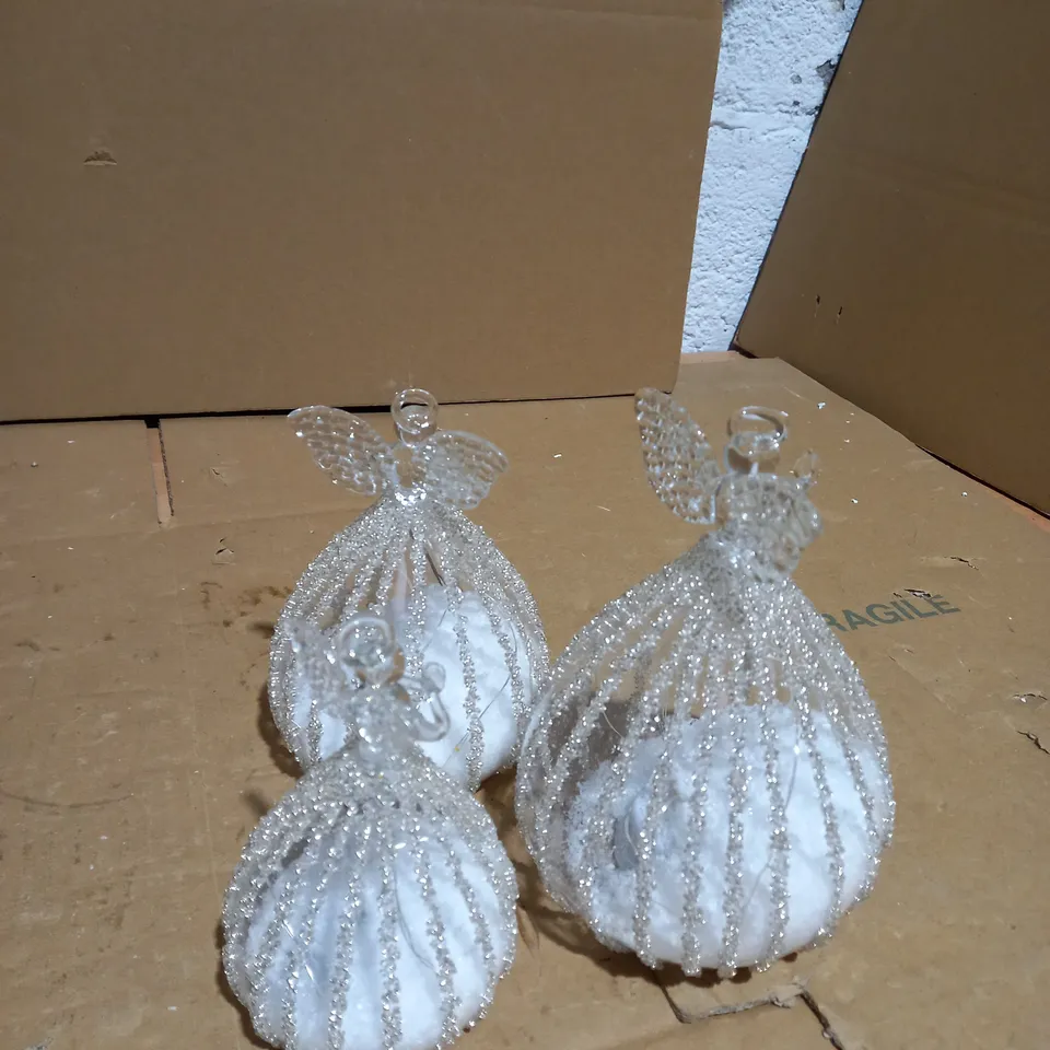 JULIEN MACDONALD SET 3 PRELIT GLASS ANGELS 