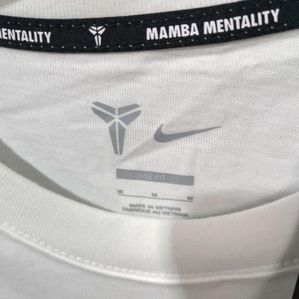 NIKE MAMBA MENTALITY T-SHIRT – WHITE, LOOSE FIT, UK M