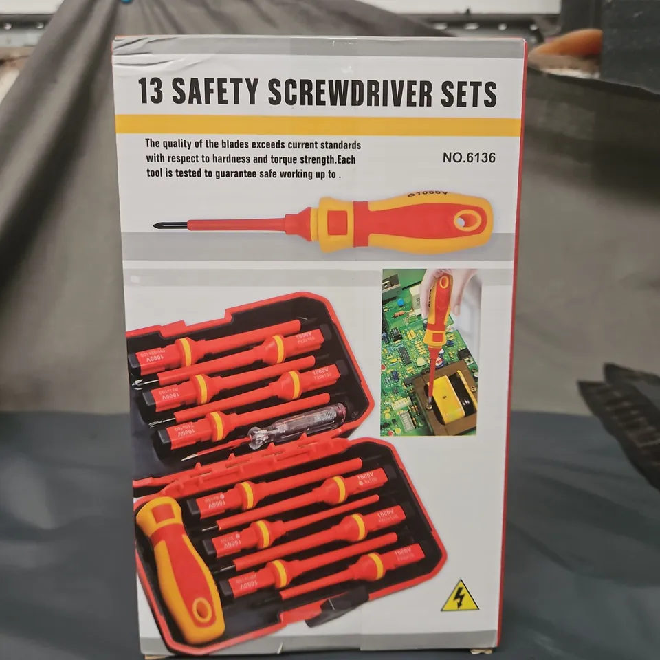 13 Safety Screwdriver Sets – Boxed Tool Kit