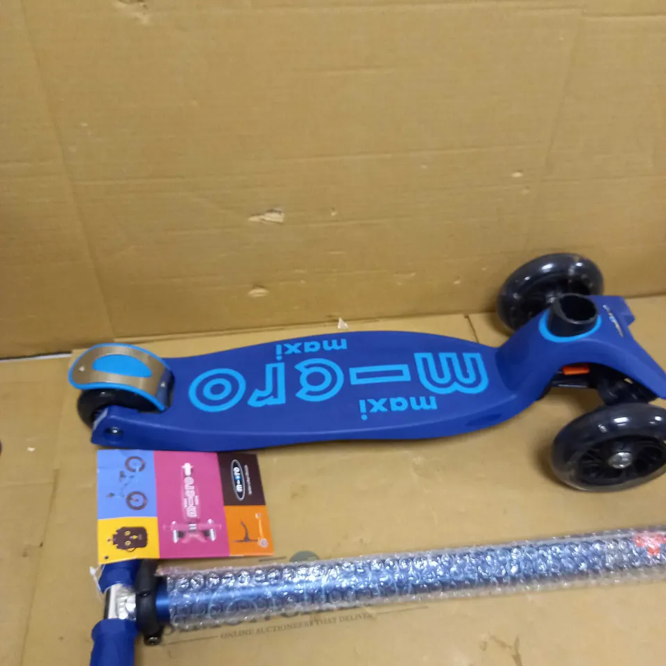 MAXI DELUXE LED SCOOTER RRP £144.99