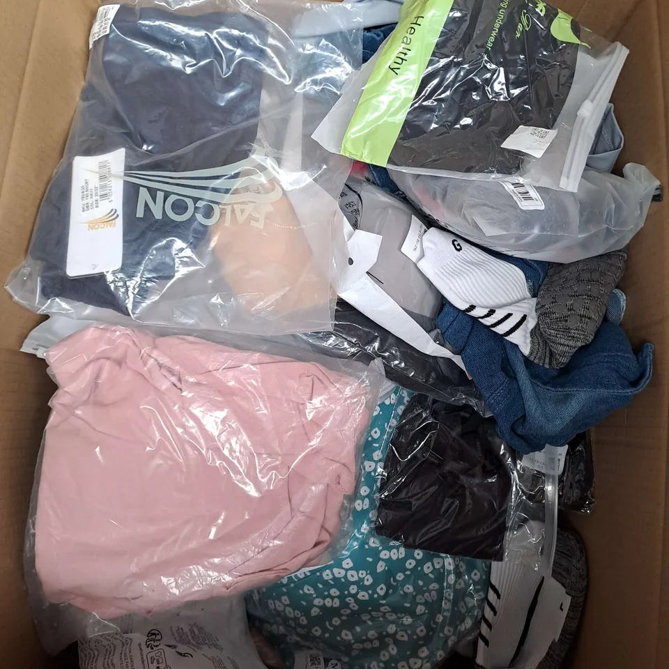 BOX OF APPROXIMATELY 25 ASSORTED CLOTHING ITEMS TO INCLUDE - JACKET, DRESSES, TOPS ETC