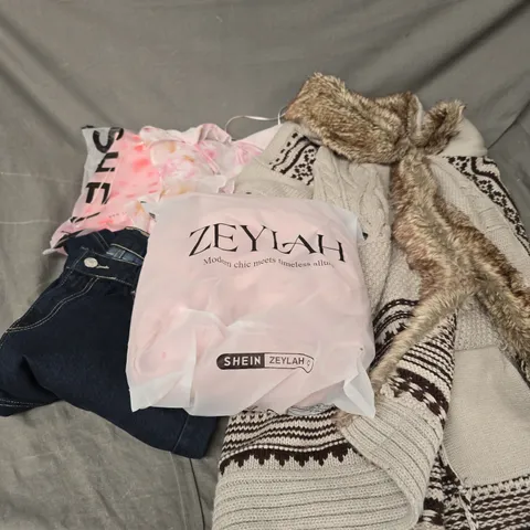 BOX OF APPROXIMATELY 20 ASSORTED CLOTHING ITEMS TO INCLUDE JEANS, JACKET, TOPS, ETC