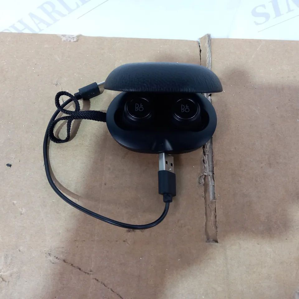 B&O E8 TRULY WIRELESS EARPHONES - BLACK