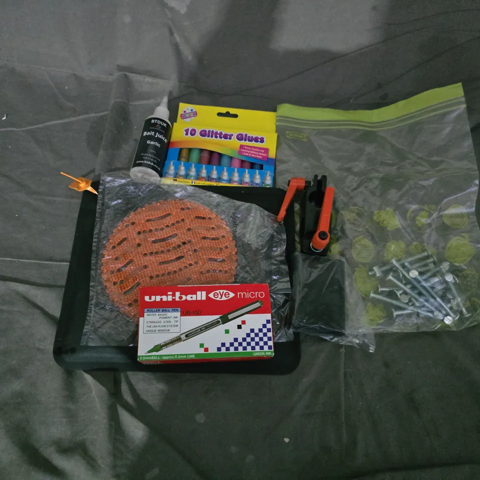 APPROXIMATELY 12 ASSORTED HOUSEHOLD ITEMS TO INCLUDE GLITTER GLUES, UNI-BALL PENS, BAIT JUICE GARLIC, ETC