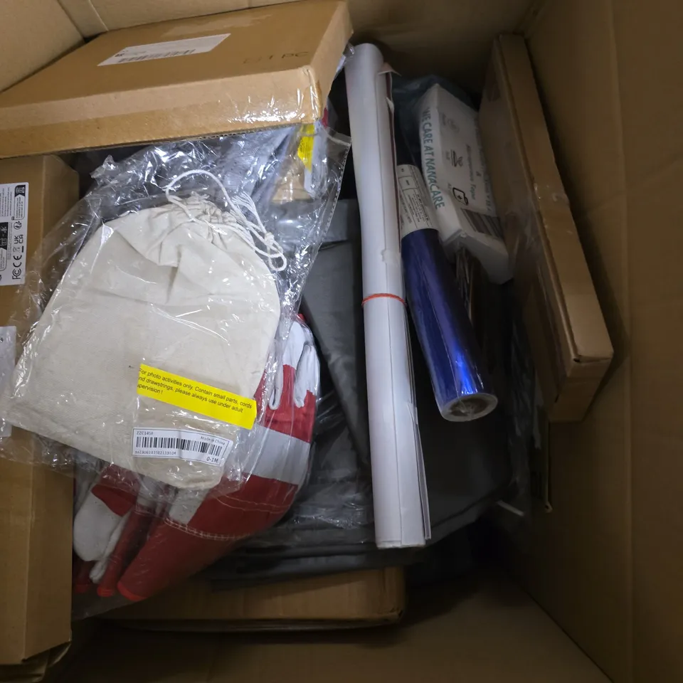 BOX OF APPROXIMATELY 12 ASSORTED HOUSEHOLD ITEMS TO INCLUDE - PRIMAJOR GLOVES - SLAP CHOP - LIGHTER - ETC