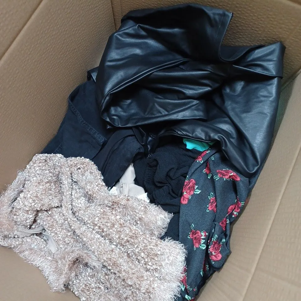 BOX OF APPROXIMATELY 15 ASSORTED ITEMS TO INCLUDE ELIZABETH SCOTT JUMPER, SHEIN TOP LEATHER PANTS ETC