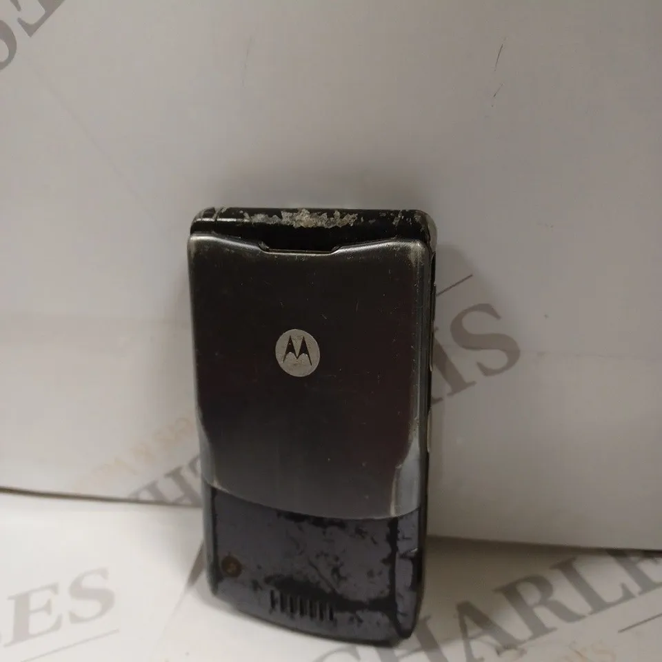 MOTOROLA RAZOR FLIP MOBILE PHONE 