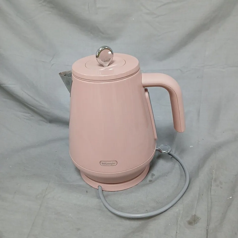 DELONGHI ECLETTICA KETTLE - PINK. UNBOXED, ITEM IS USED