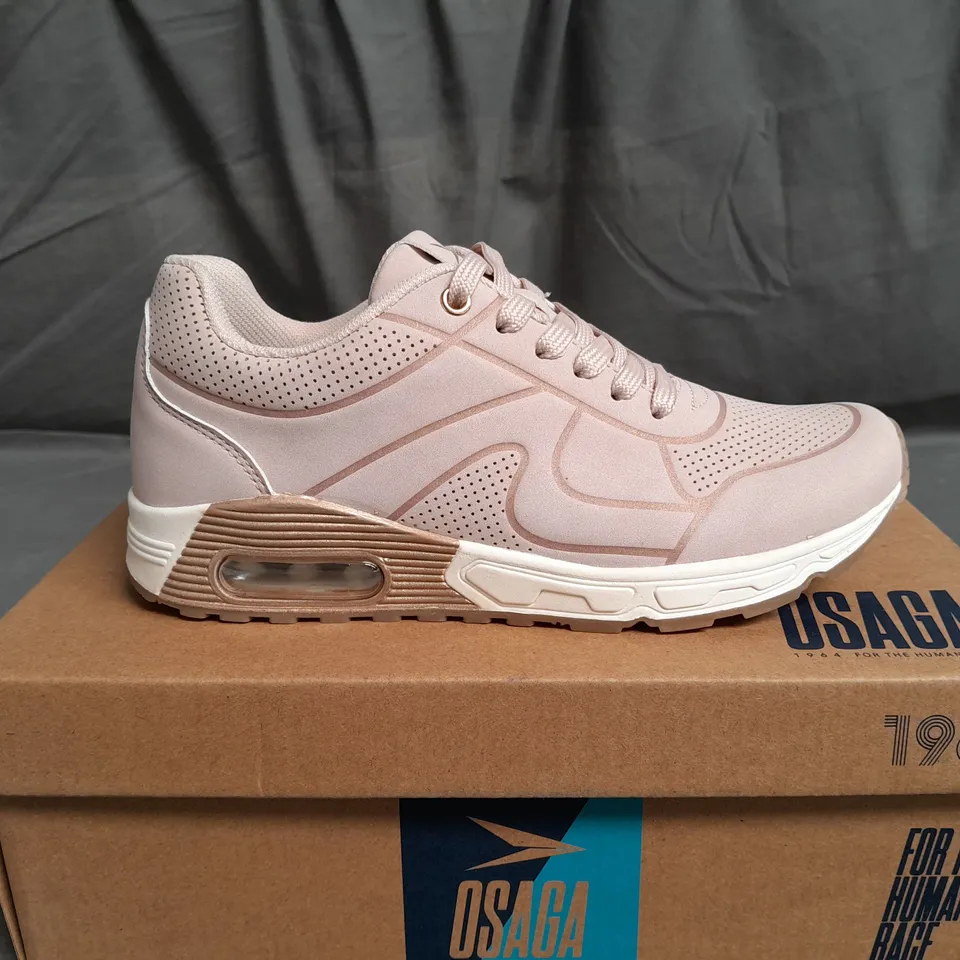 BOXED PAIR OF OSAGA TRAINERS SIZE EU37