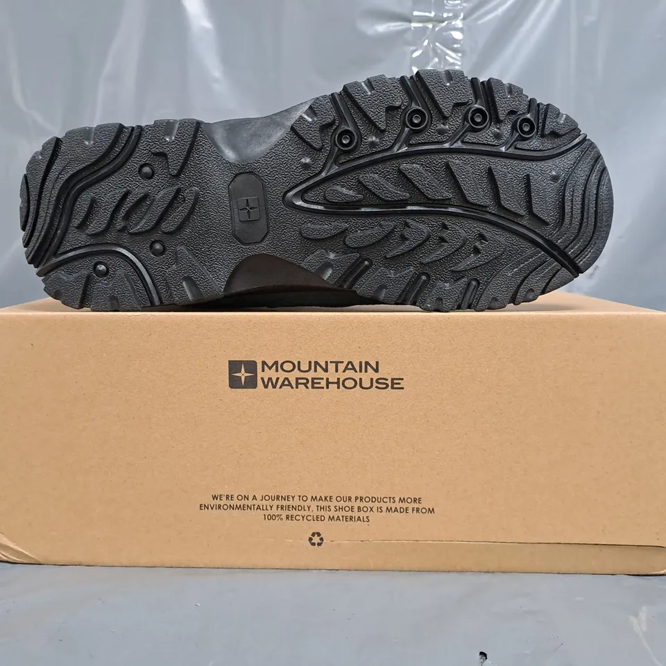 BOXED PAIR OF MOUNTAIN WAREHOUSE ADVENTURER WATERPROOF HIKING BOOTS IN BLUE/TAN SIZE UK 10