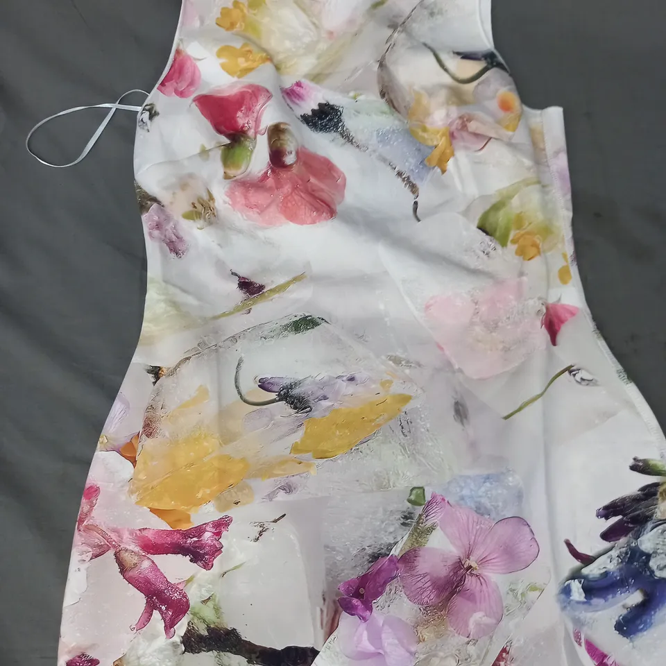 TED BAKER PRINTED SCUBA BODYCON DRESS IN WHITE SIZE 2