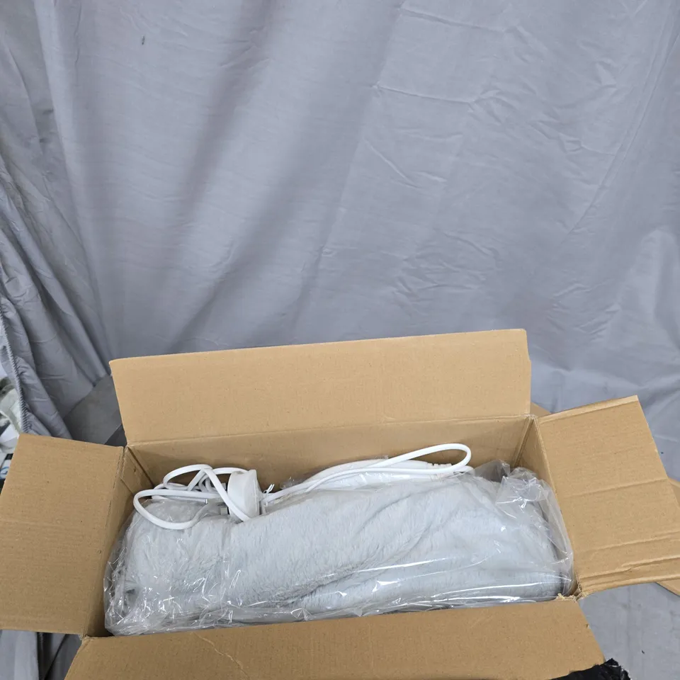 COZEE HOME FAMILY SIZED FAUX FUR & VELVETSOFT HEATED THROW 