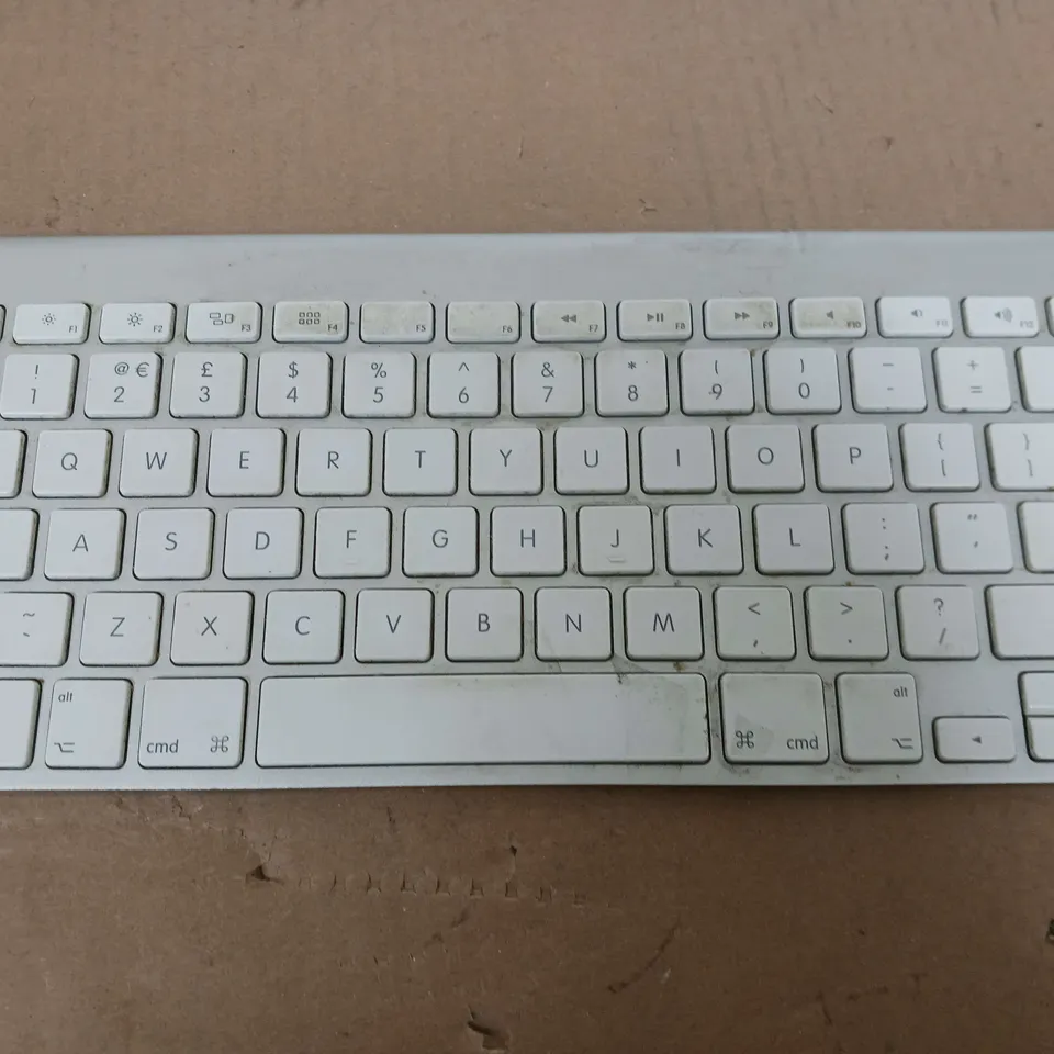 UNBOXED APPLE A1314 WIRELESS KEYBOARD