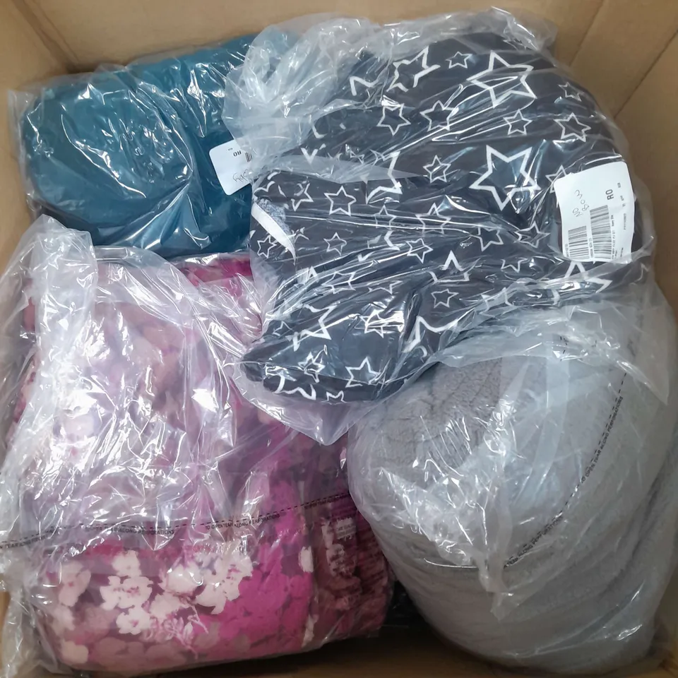 BOX OF APPROXIMATELY 15 ASSORTED CLOTHING ITEMS IN VARIOUS STYLES, COLOURS AND SIZES TO INCLUDE PYJAMAS, SKIRT, JUMPERS ETC