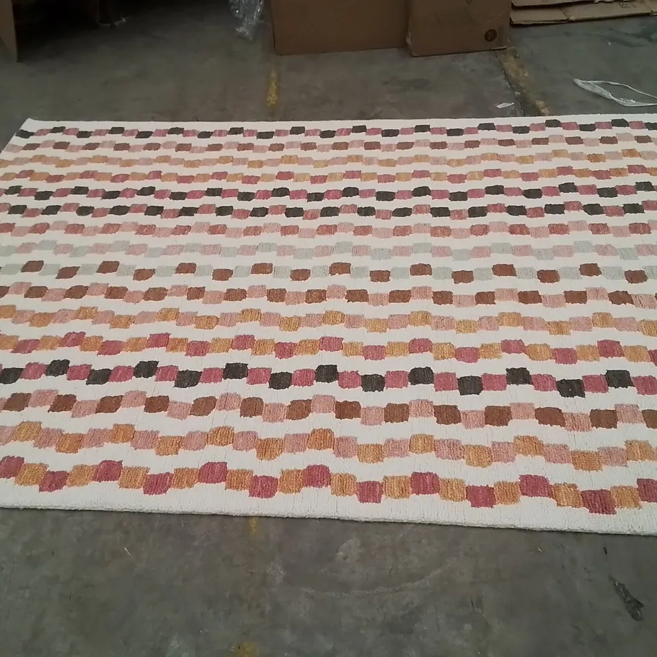 QUALITY DESIGNER AREA RUG // APPROX SIZE: 200 x 290 cm