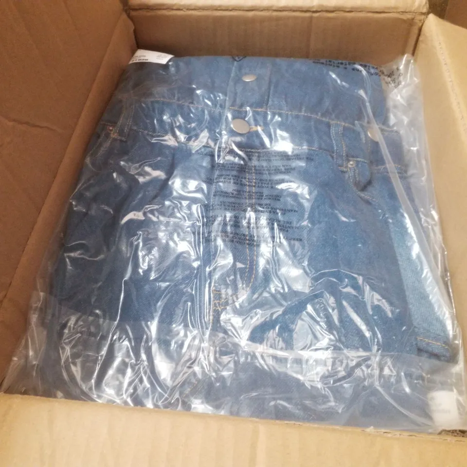 BOX CONTAINING APPROXIMATELY 5 BRAND NEW SIMPLY BE DENIM MID WASH JUMPSUITS - SIZE 10