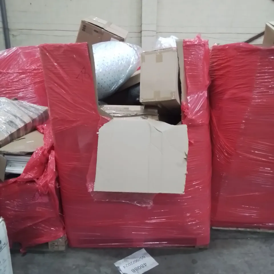 PALLET OF HOUSEHOLD ITEMS AND CONSUMER GOODS TO INCLUDE:  KIDS KITCHEN PLAYSET, TOILET SEAT, COAT HANGER, BOXED FURNITURE ETC 