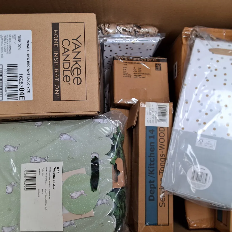BOX OF APPROXIMATELY 22 ASSORTED ITEMS TO INCLUDE - GIFT BAG , SERVING TONGS , EASTER 50 FELT EGGS ETC