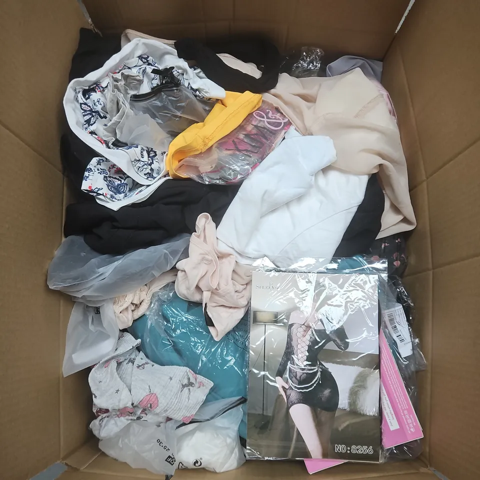 LARGE BOX OF APPROXIMATELY 20 ASSORTED CLOTHING ITEMS IN VARIOUS SIZES, STYLES AND COLOURS