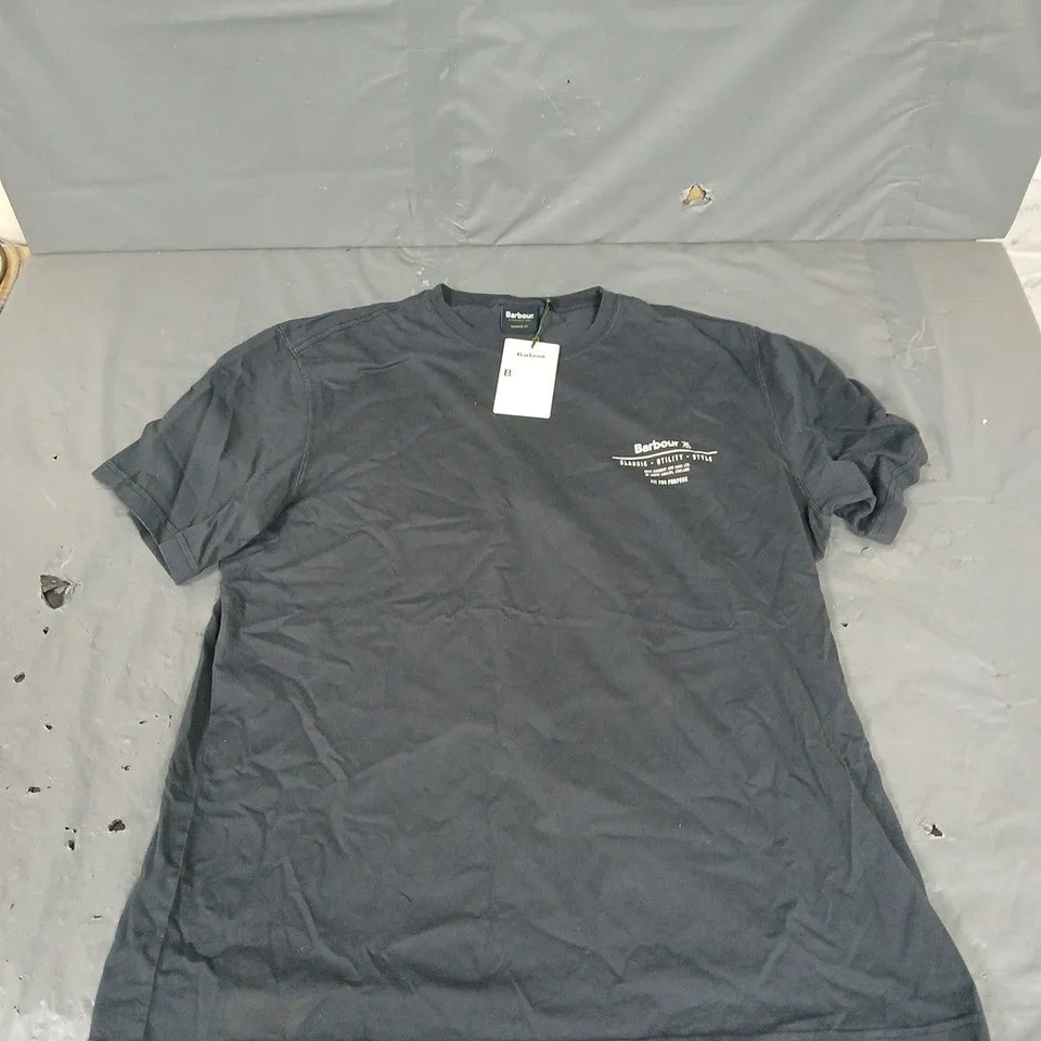 BARBOUR SHORT SLEEVE CHEST LOGO TEE IN NAVY - XL