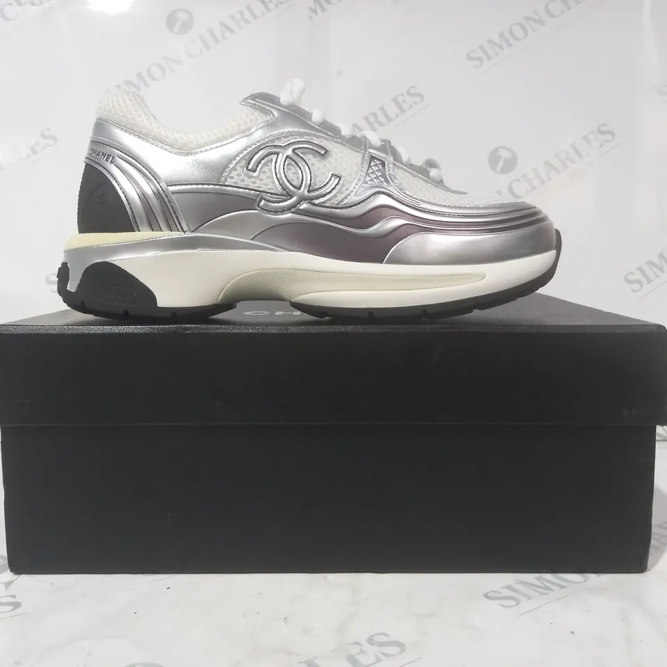 BOXED PAIR OF CHANEL TRAINERS IN WHITE/BLACK/METALLIC SILVER EU SIZE 39