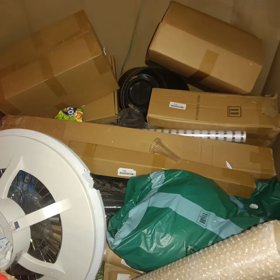 PALLET OF ASSORTED ITEMS TO INCLUDE JUNIOR BASKETBALL SYSTEM, 48" CEILING LIGHT AND TUFTED BATHMAT