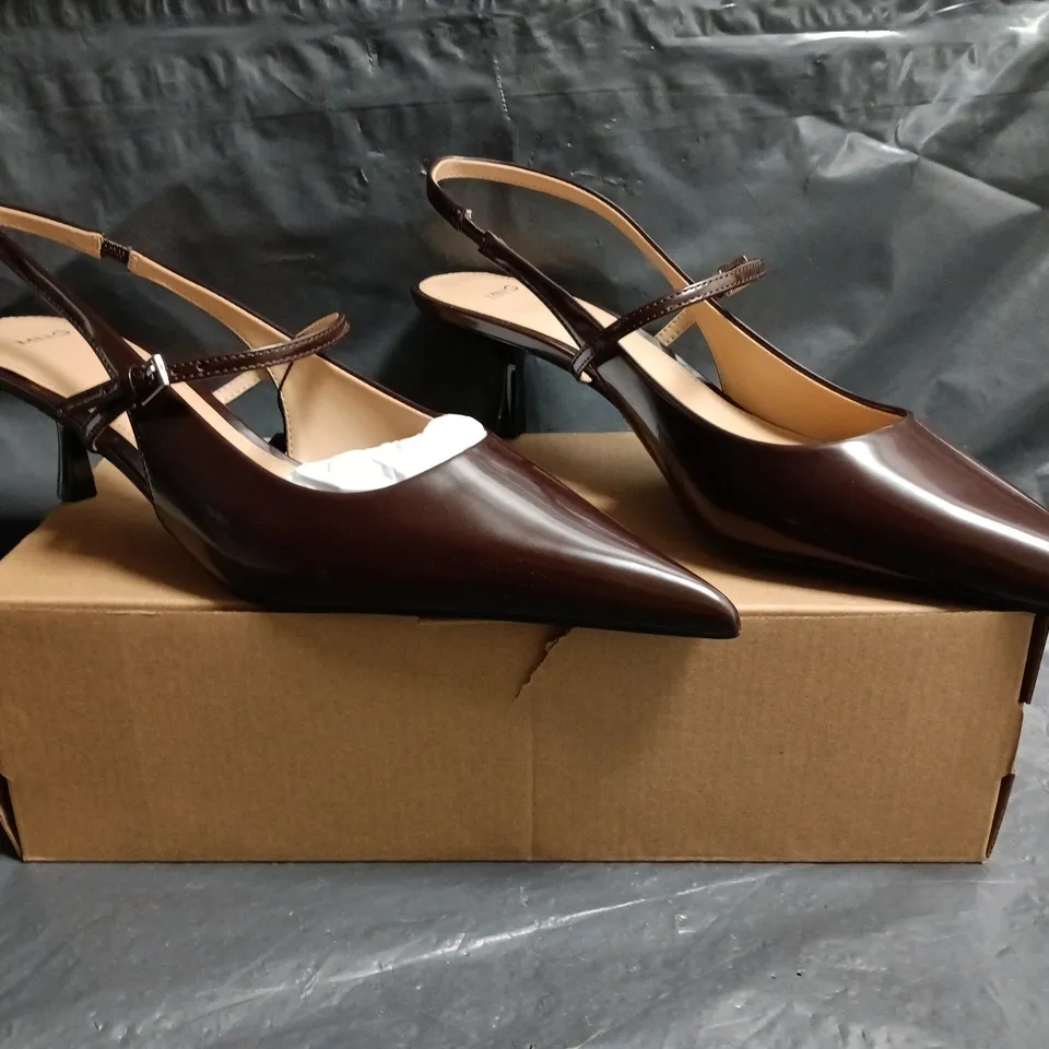 BOXED PAIR OF MNG POINTED TOE SLINGBACK LOW HEELS IN CHOCOLATE SIZE EU 40
