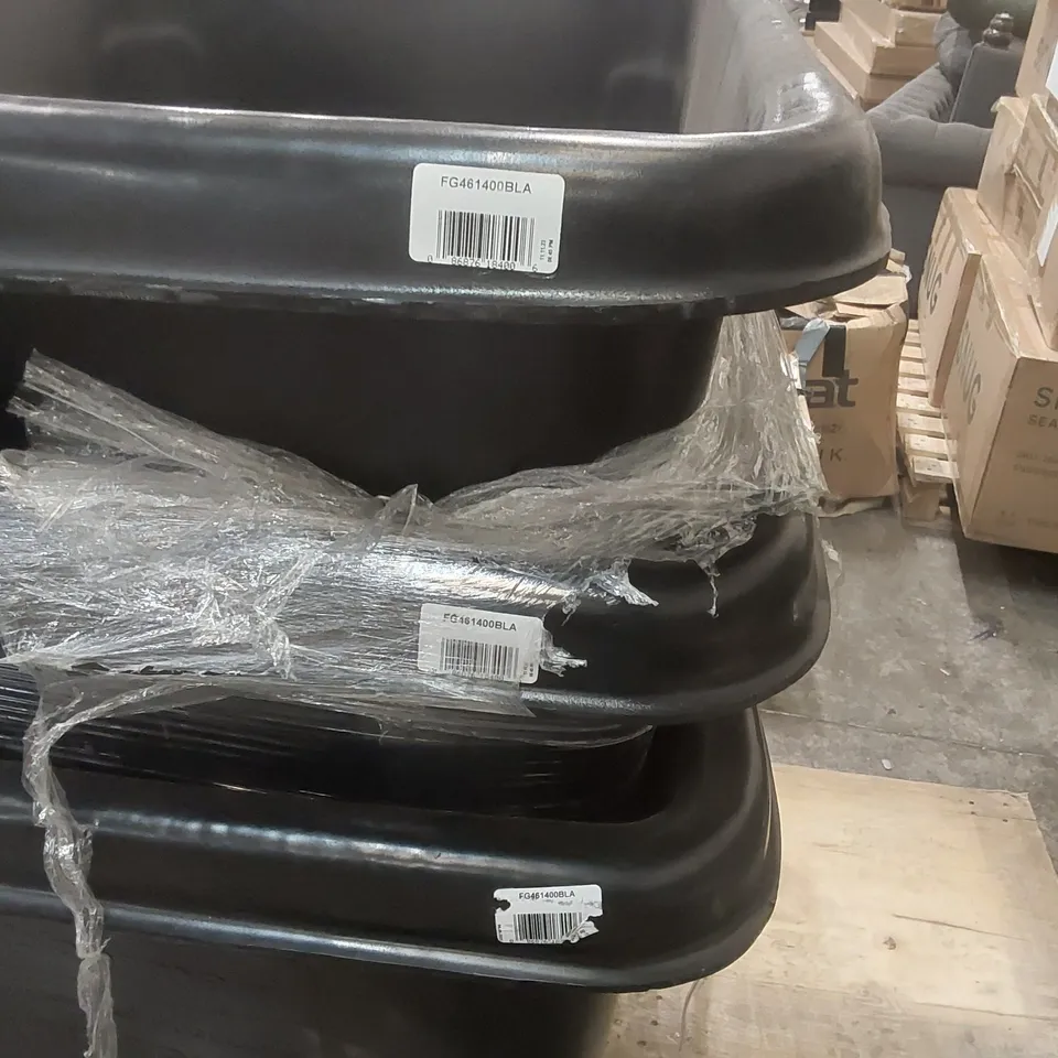 SET OF 3x RUBBERMAID LARGE PLASTIC STORAGE CONTAINERS