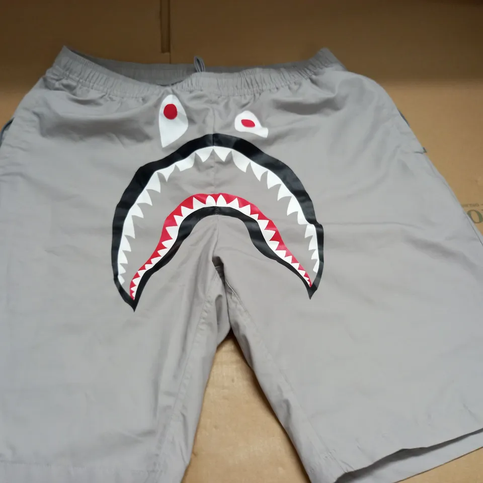 A BATHING APE SHORTS - XL