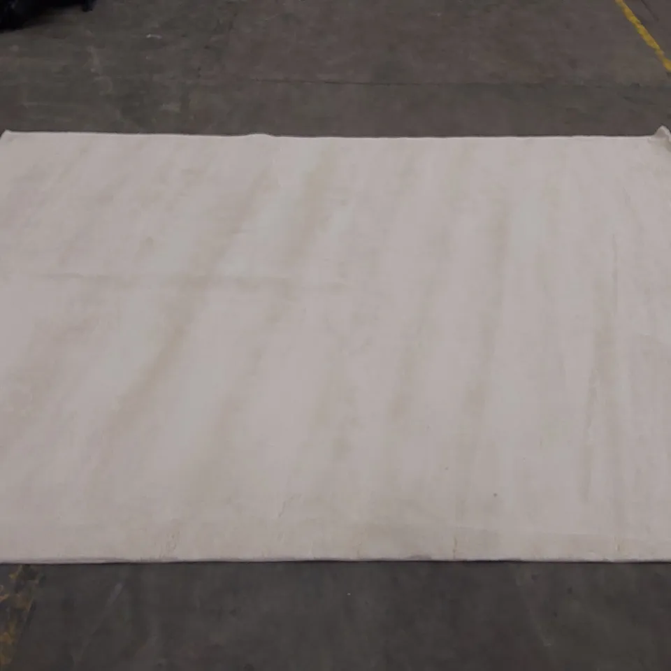 HIROTO RUG IN BEIGE/OFF-WHITE // SIZE: 240 X 340cm