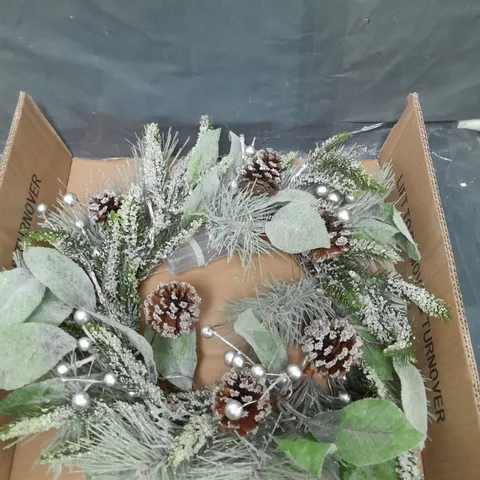 PINECONES PRE-LIT CHRISTMAS WREATH