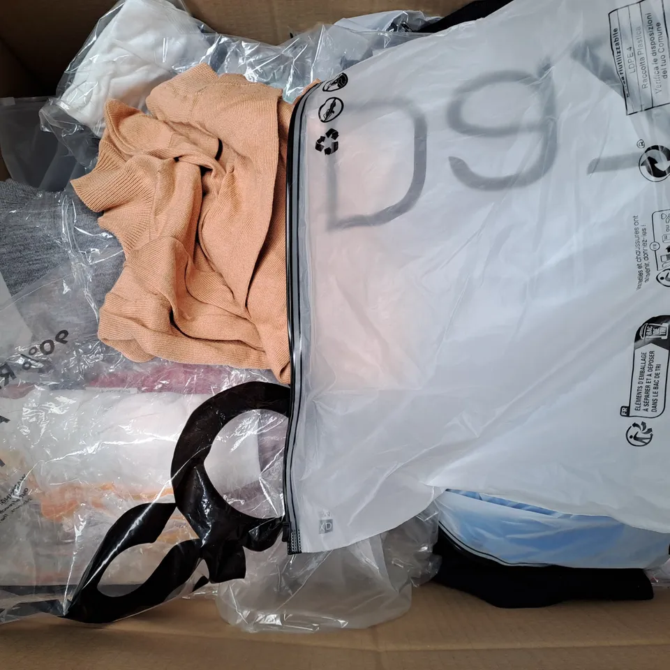 BOX OF APPROXIMATELY 25 ASSORTED CLOTHING ITEMS TO INCLUDE -  SHORTS , POLO SHIRT , TOP ETC