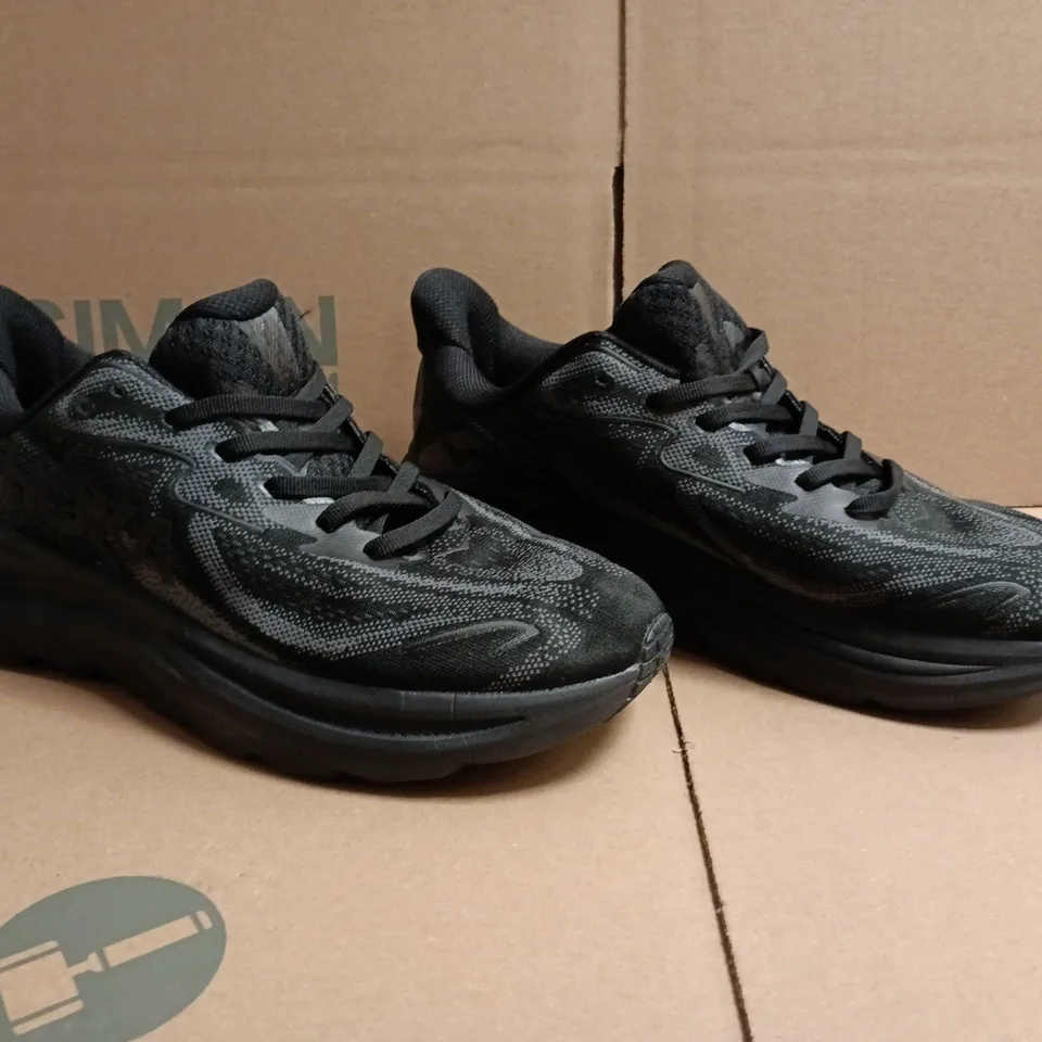 PAIR OF HOKA TRAINERS IN BLACK SIZE UK 9