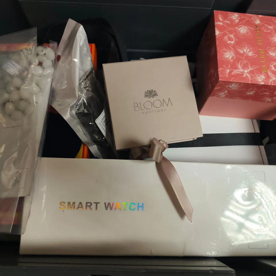 APPROXIMATELY 15 ASSORTED JEWELLERY ITEMS TO INCLUDE BRANDS SUCH AS ELLEN TRACY, BLOOM BOUTIQUE, PIPER K, ETC