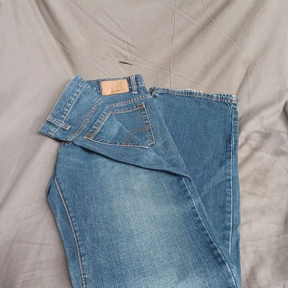 CALVIN KLEIN BOOTCUT JEANS IN BLUE DENIM SIZE W34