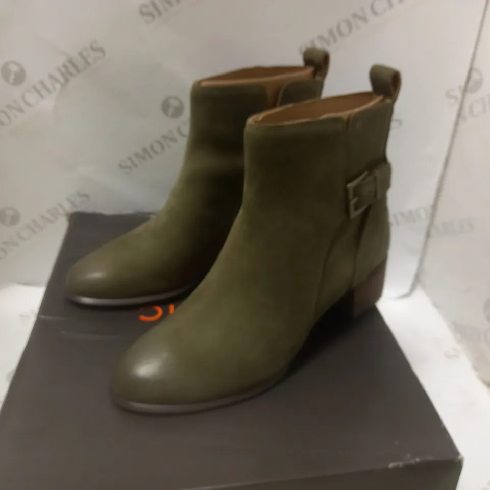 BOXED VIONIC OLIVE SIENNA ANKLE BOOTS - SIZE 5