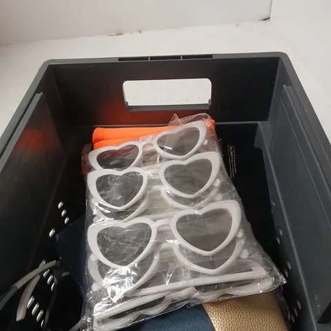 APPROXIMATELY 12 ASSORTED PAIRS OF SUNGLASSES / GLASSES IN VARIOUS STYLES AND COLOURS