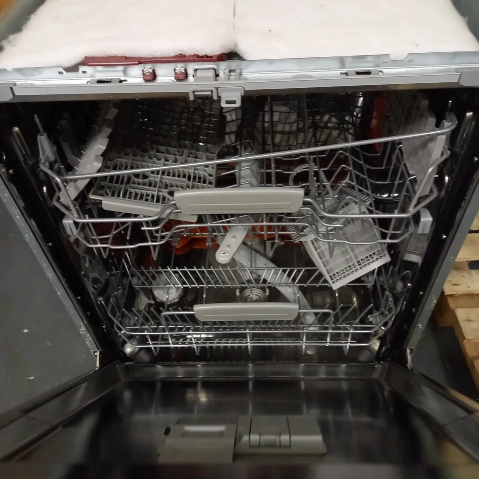 HOTPOINT HIC 3C33 CWE UK INTEGRATED STANDARD DISHWASHER