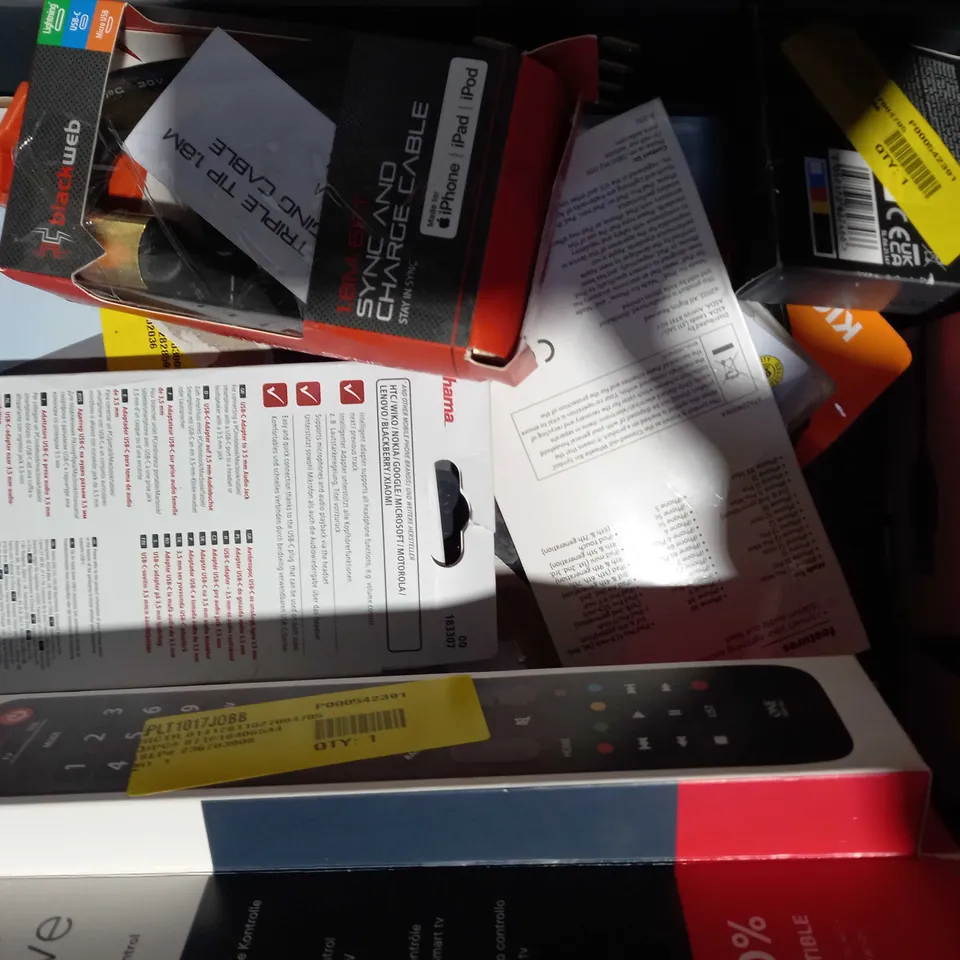 LOT OF 15 ASSORTED ELECTRICAL ITEMS, TO INCLUDE EARPHONES, HDMI CABLE, ETC