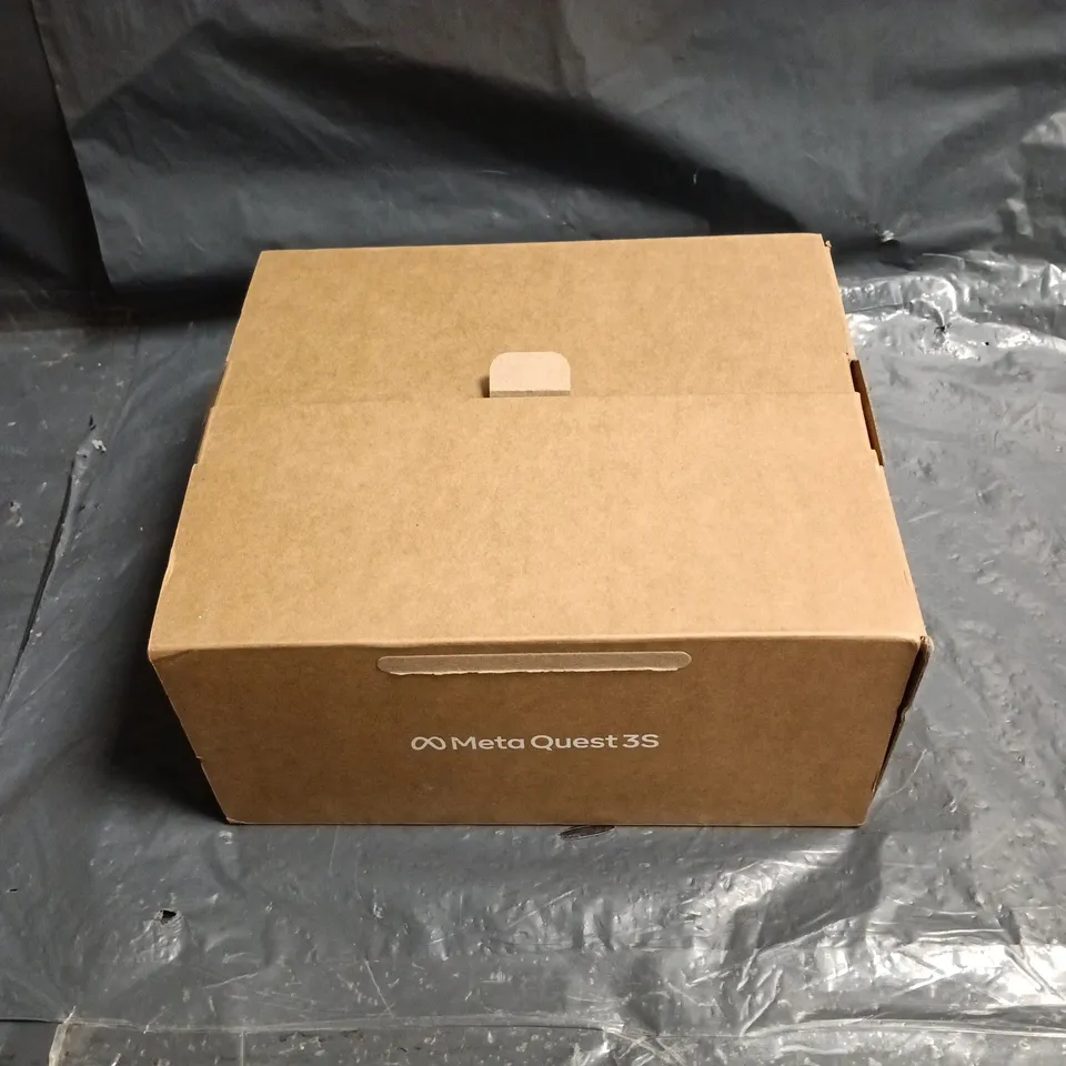 META QUEST 3 VR HEADSET WITH CONTROLLERS – BOXED 
