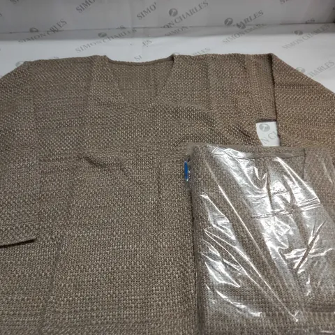 LOT OF 5 V-NECK JUMPERS IN NATURAL - SIZE UNSPECIFIED