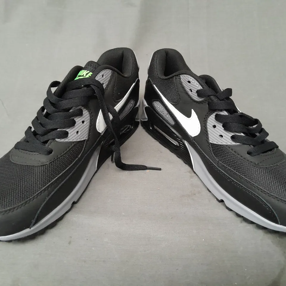 PAIR OF NIKE AIR SHOES IN BLACK/GREY UK SIZE 9