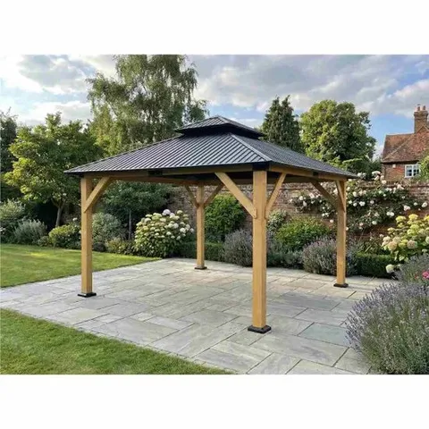 BOXED NORFOLK COLLECTION OTTAWA CEDAR WOOD FRAME WITH DOUBLE ROOF (4 BOXES )