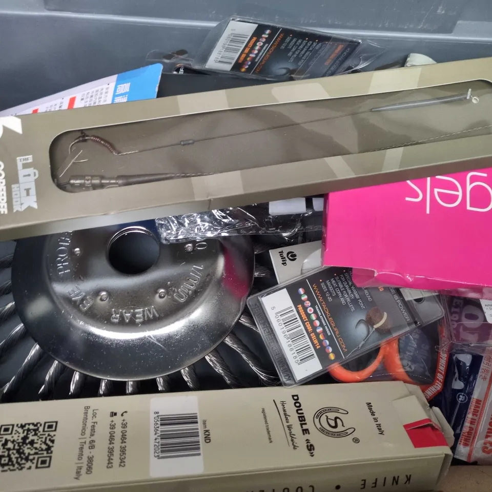 APPROXIMATELY 15 ASSORTED HOUSEHOLD ITEMS TO INCLUDE VACUUM BAGS , DESCALER , ETC 