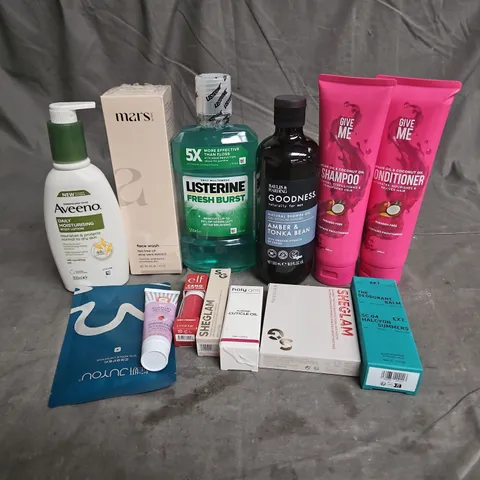 APPROXIMATELY 20 ASSORTED HEALTH & BEAUTY PRODUCTS TO INCLUDE - AVEENO BODY LOTION - LISTERINE MOUTHWASH - GIVE ME SHAMPOO & CONDITIONER - ETC
