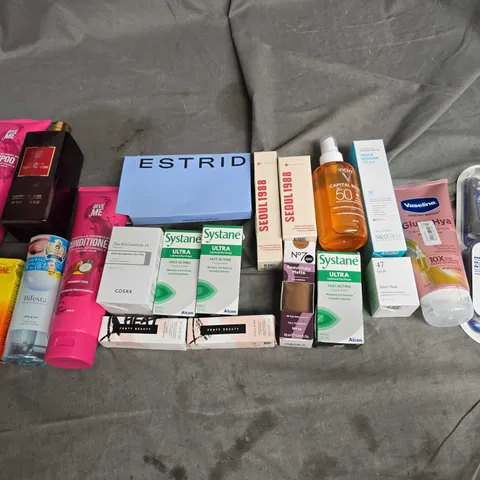 APPROXIMATELY 12 ASSORTED HEALTH & BEAUTY PRODUCTS TO INCLUDE GIVE ME SHAMPOO, ESTRID SHAVER HEADS, AND ORAL-B IO HEADS ETC.