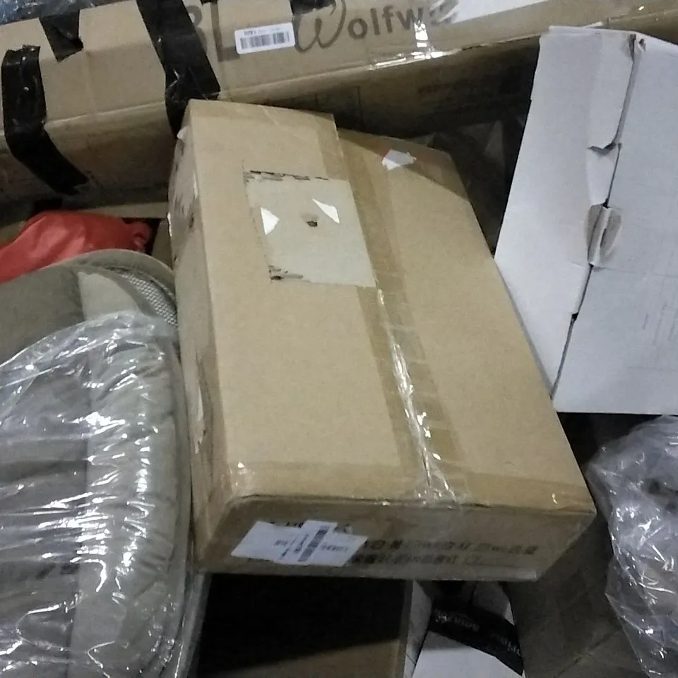 PALLET OF ASSORTED ITEMS INCLUDING A BODYBUILDING CIRCLE , HANDHELD SAW ,WIRELESS KEYBOARD SET , STOOL