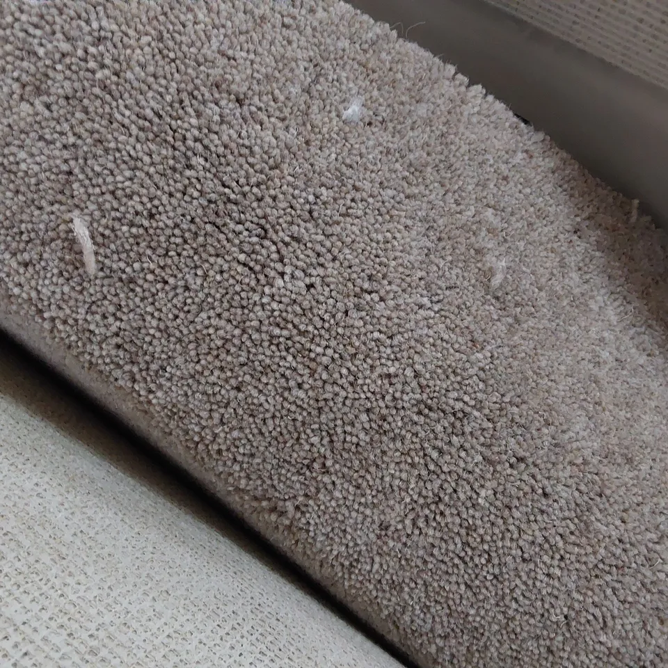 ROLL OF QUALITY TUDOR TWIST HEATHERS CARPET APPROXIMATELY 4M × 4.3M