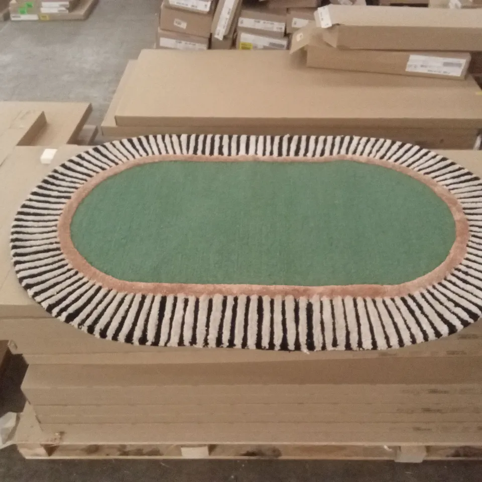 FIFTH AVENUE HAND TUFTED AREA RUG - GREEN/BLACK // SIZE: OVAL 91 x 152cm