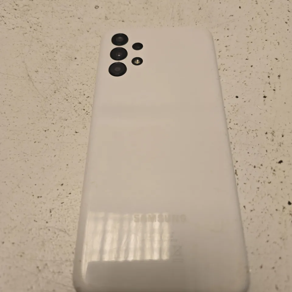 SAMSUNG GALAXY SMARTPHONE – WHITE SMALL CRACK ON SCREEN